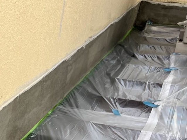 加古川市で雨漏り修理のための塗装工事